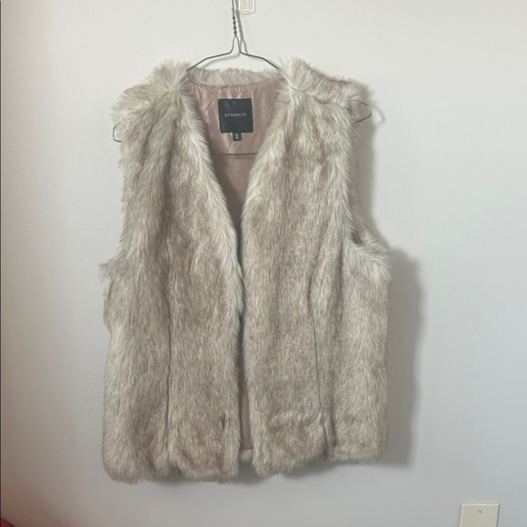 Dynamite Beige Faux Fur Vest - Picture 1 of 4